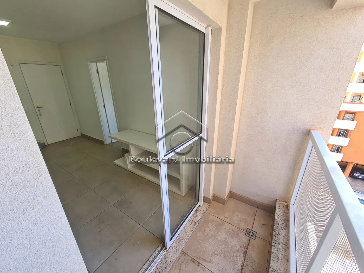 Sacada Alugar Apartamento / Padrão em Ribeirão Preto R$ 1.950,00 - Foto 1