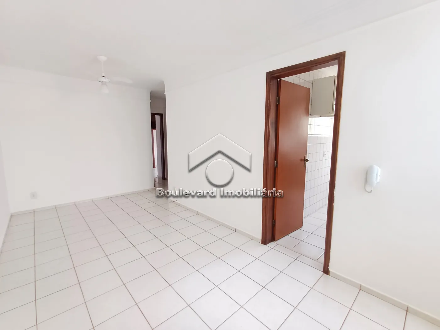 Sala Alugar Apartamento / Padrão em Ribeirão Preto R$ 1.050,00 - Foto 1