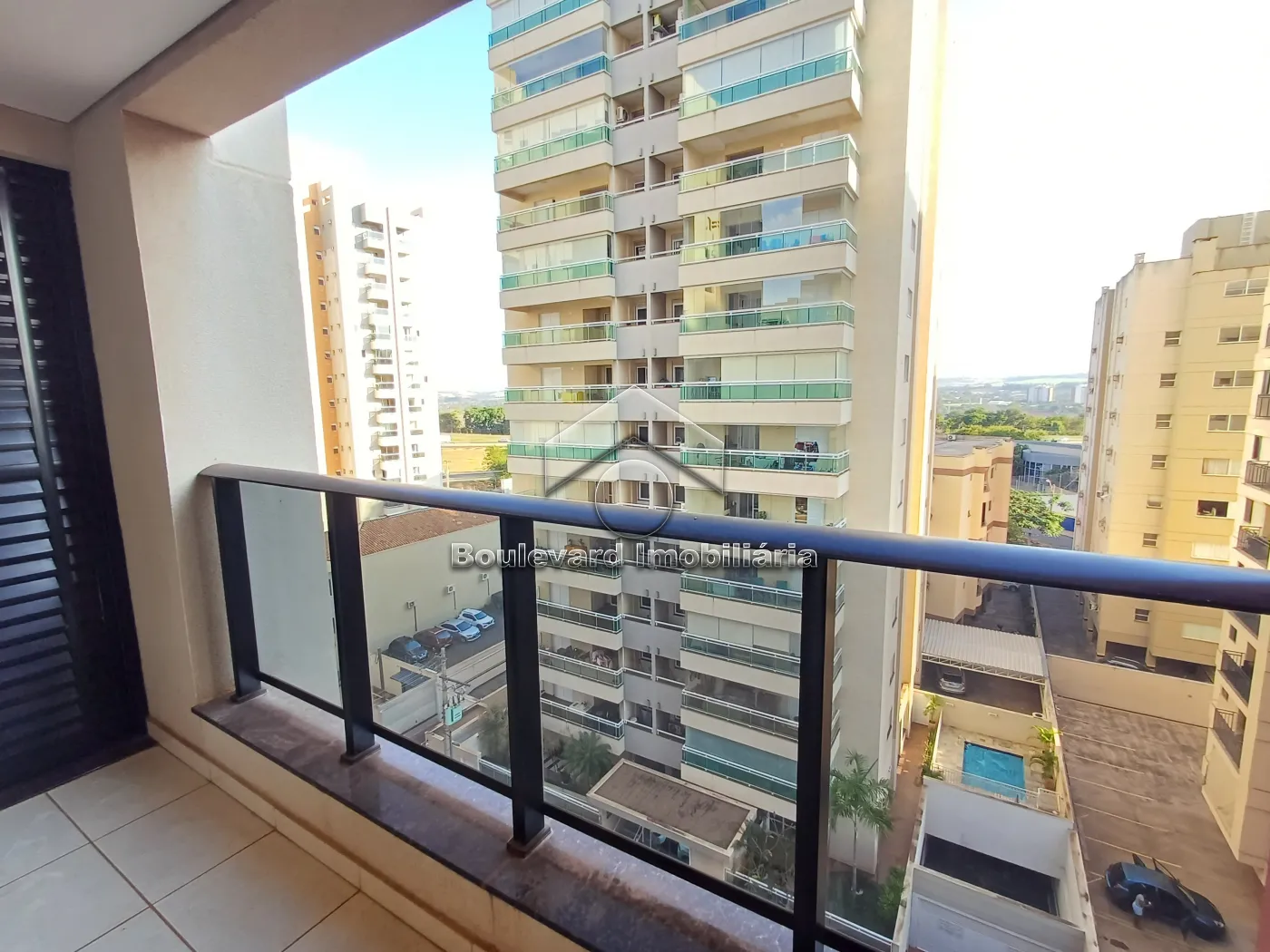 Sacada Alugar Apartamento / Padrão em Ribeirão Preto R$ 1.700,00 - Foto 3