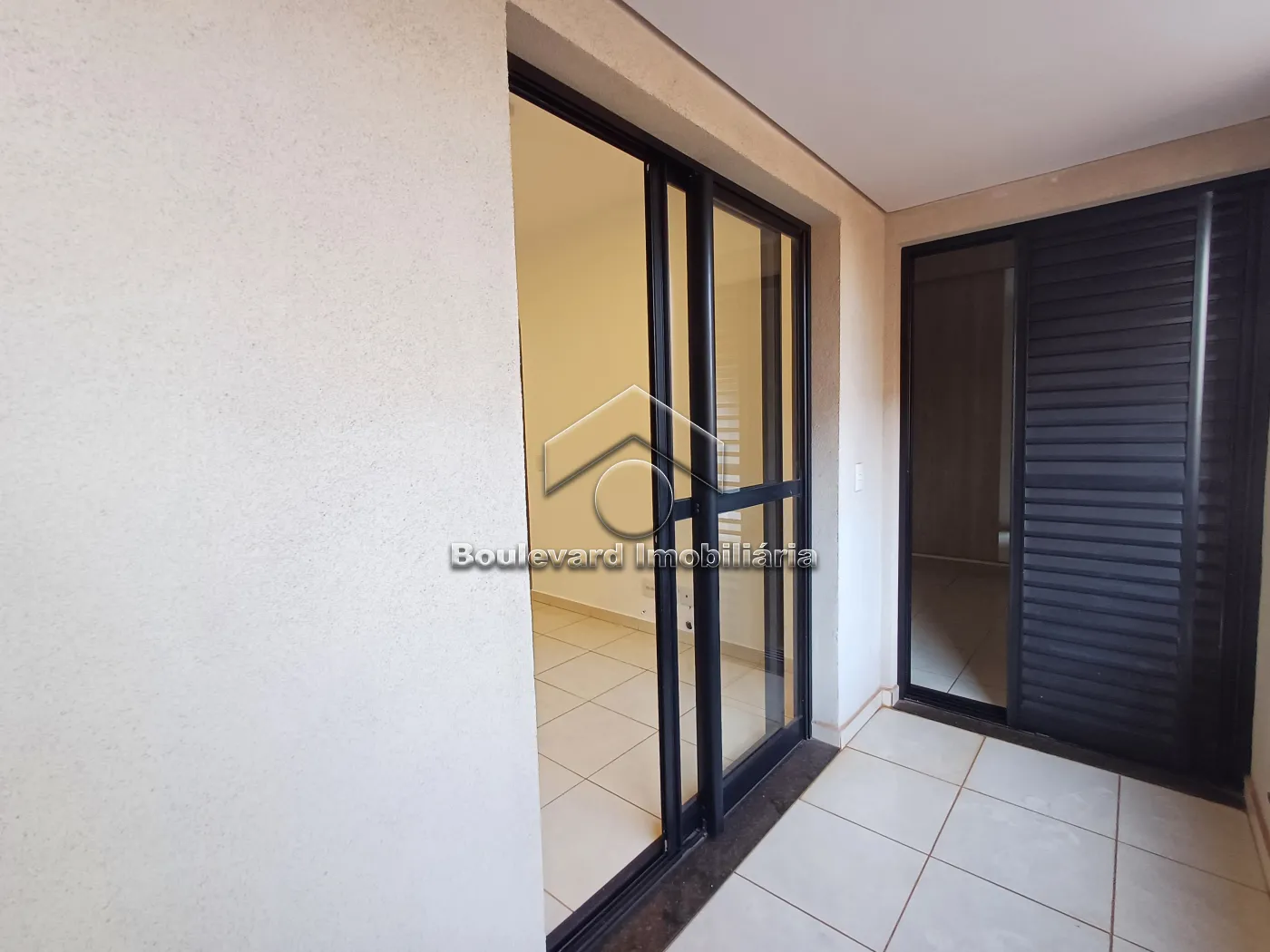 Sacada Alugar Apartamento / Padrão em Ribeirão Preto R$ 1.700,00 - Foto 4