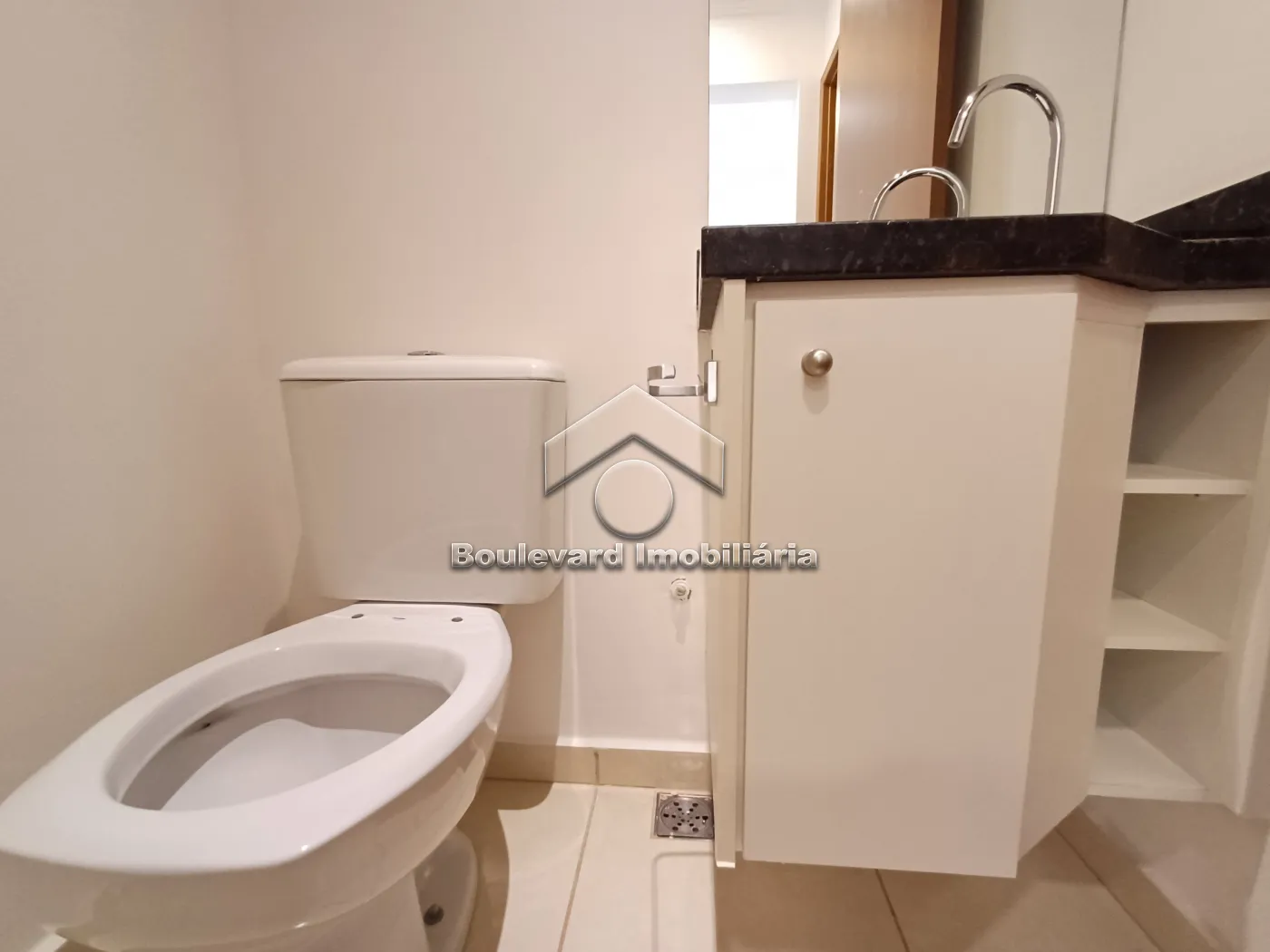 Lavabo Alugar Apartamento / Padrão em Ribeirão Preto R$ 1.700,00 - Foto 8