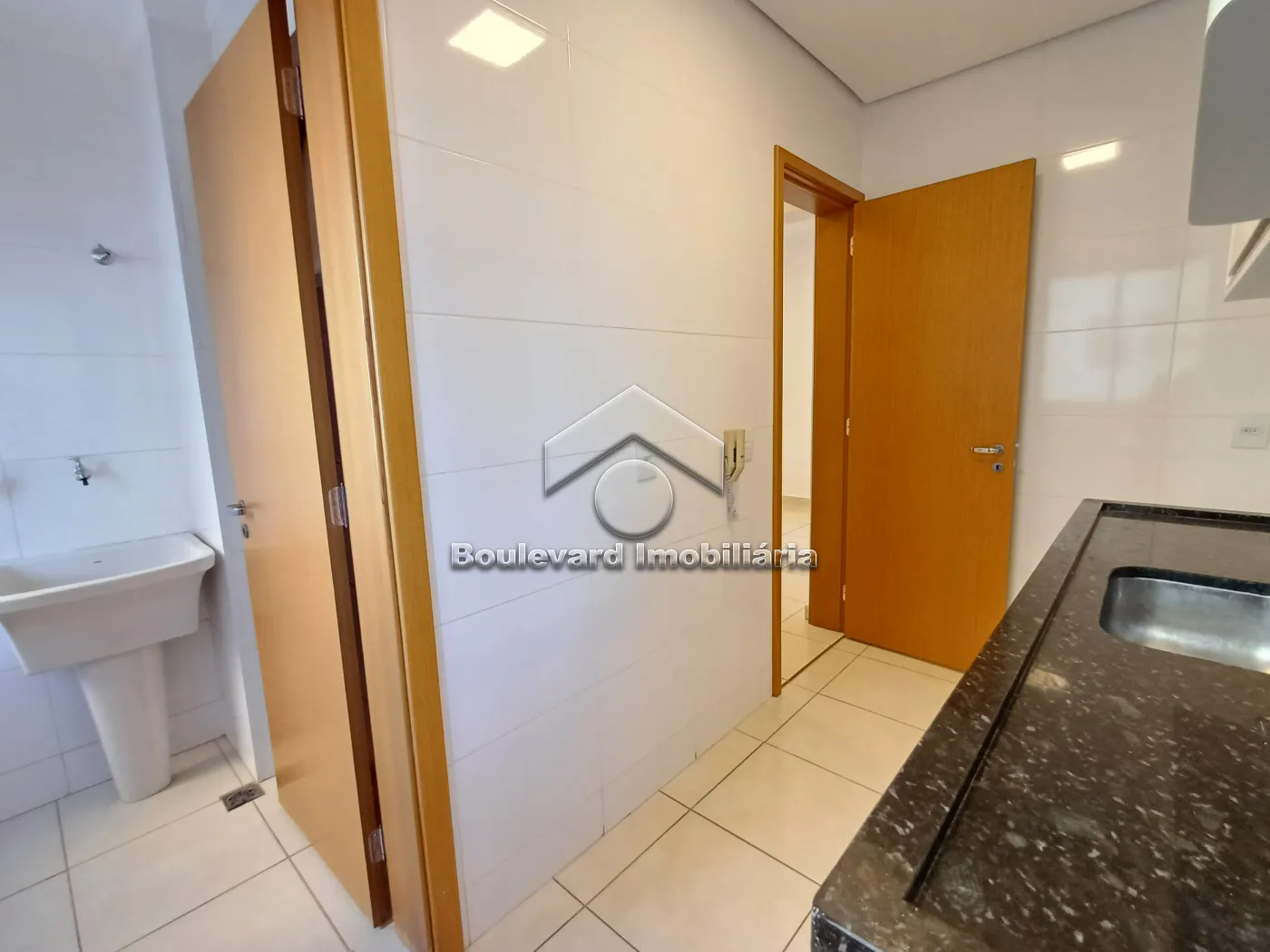 Cozinha Alugar Apartamento / Padrão em Ribeirão Preto R$ 1.700,00 - Foto 17