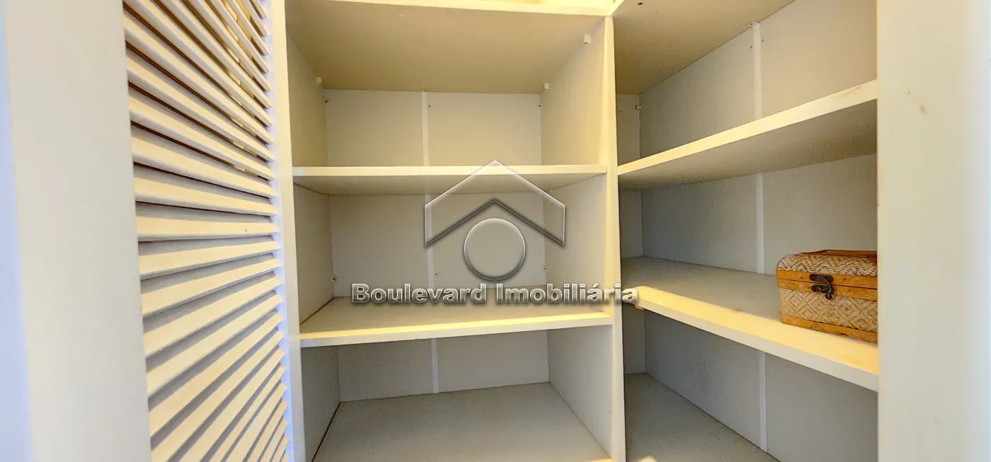 Roupeiro Alugar Apartamento / Padrão em Ribeirão Preto R$ 1.600,00 - Foto 9