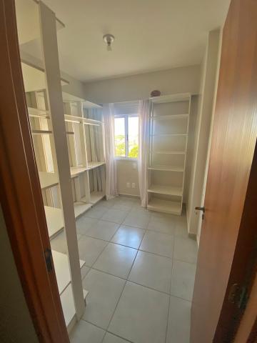 Aluga se apartamento no Jardim Anhanguera com 02 quartos sendo, 01 quarto com closet em Ribeirão Preto - SP.