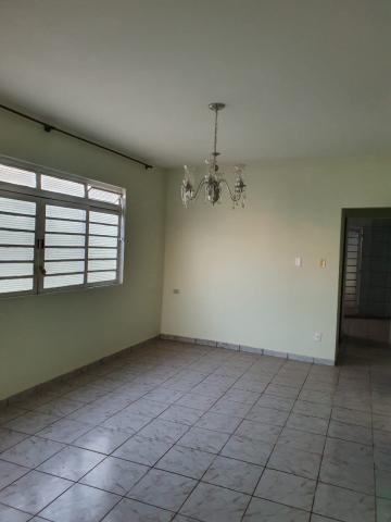 Casa de 3 quartos para locação localizado ao lado do Shopping Santa Úrsula em Ribeirão Preto-SP.