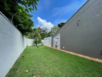 Casa térrea de 4 quartos localizado próximo a USP, Praça Mario de Andrade, Praça das Rosas e Avenida Bandeirantes em Ribeirão Preto - SP.