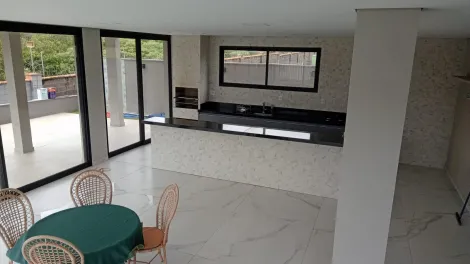 Linda casa para locação em condomínio de alto padrão localizado na região de Alphaville em Ribeirão Preto-SP.