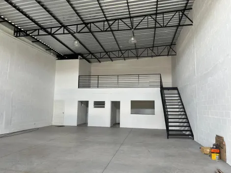 Galpão comercial disponível para locação com uma excelente localização em Bonfim Paulista - SP.