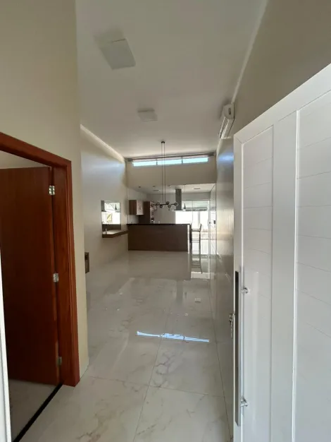 Casa Térrea 03 Suítes para locação em condomínio fechado com uma excelente localização em Ribeirão Preto -SP
